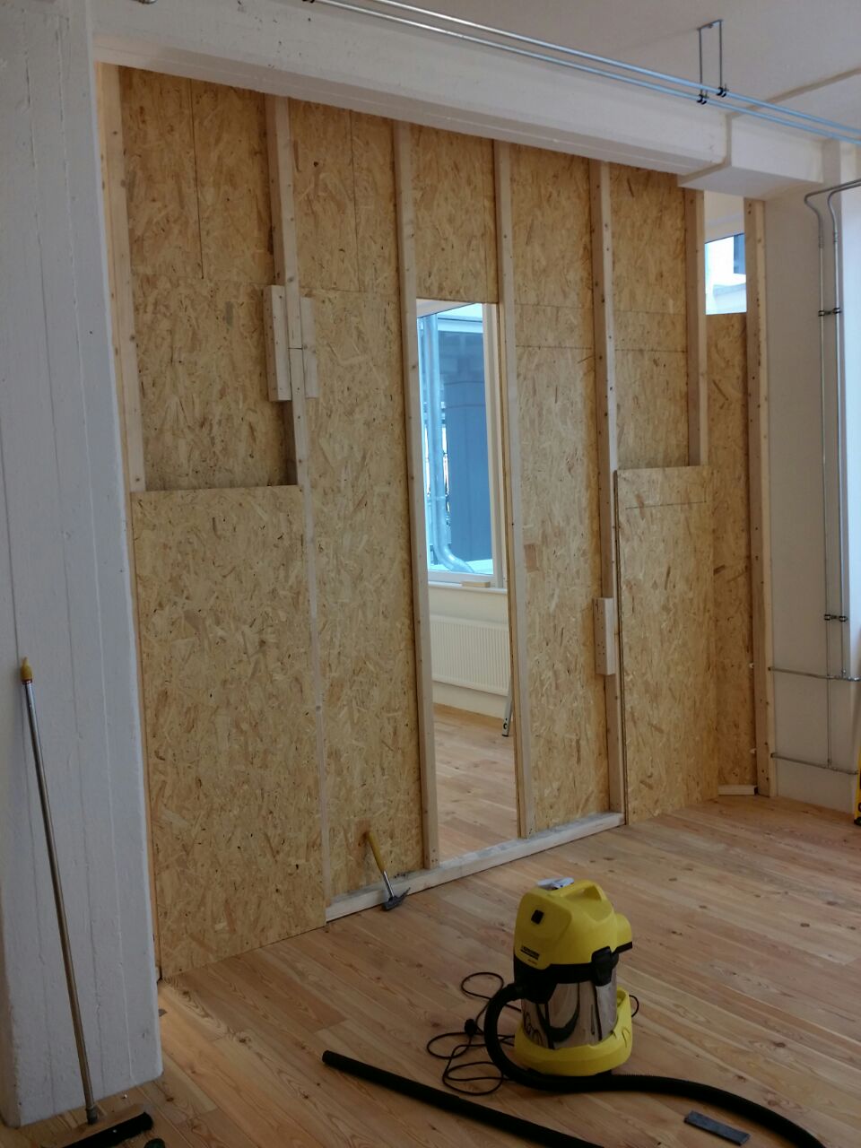 Zuschnitten und sehr viel Holz wurde die Grundkonstruktion geschaffen Wandverkleidung Holz Bremen ~ Zuschnitten und sehr viel Holz wurde die Grundkonstruktion geschaffen