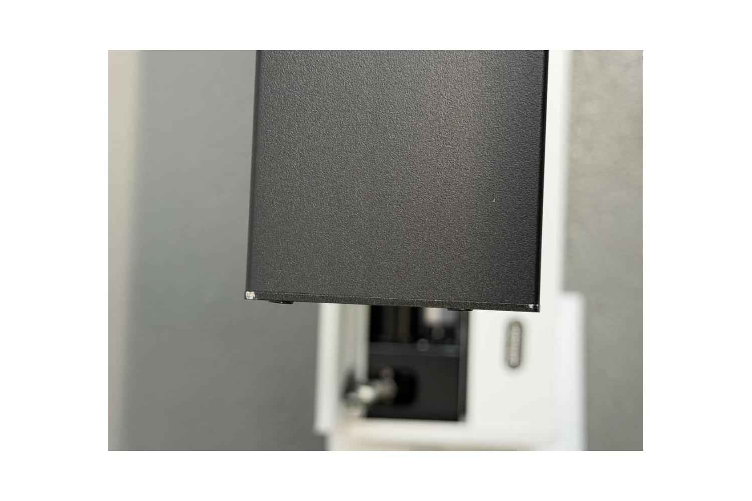 B-Ware celexon CLR HomeCinema Plus: leichte Abplatzer an der oberen Leiste links