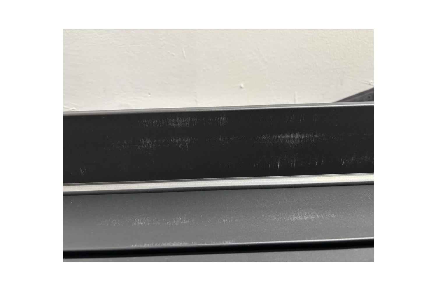 B-Ware celexon CLR HomeCinema Plus: Weitere Kratzer an der Innenseite des schwarzen Gehäuses