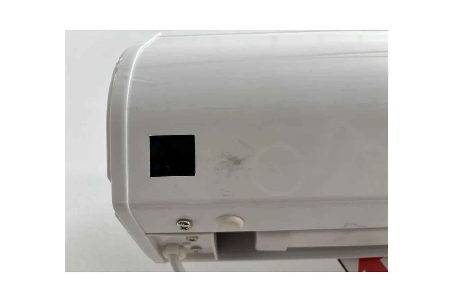 B-Ware celexon CLR HomeCinema Plus Motorleinwand: Fleck an der linken Seite des Gehäuses