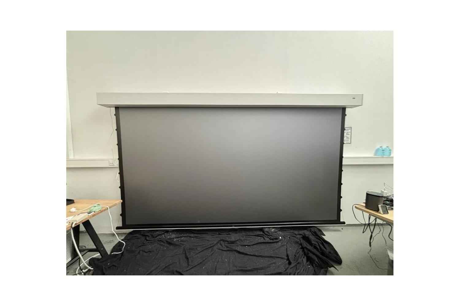 B-Ware celexon DARKVISION ALR Premium Plus Tension Motorleinwand 150 Zoll bei unserer Prüfung