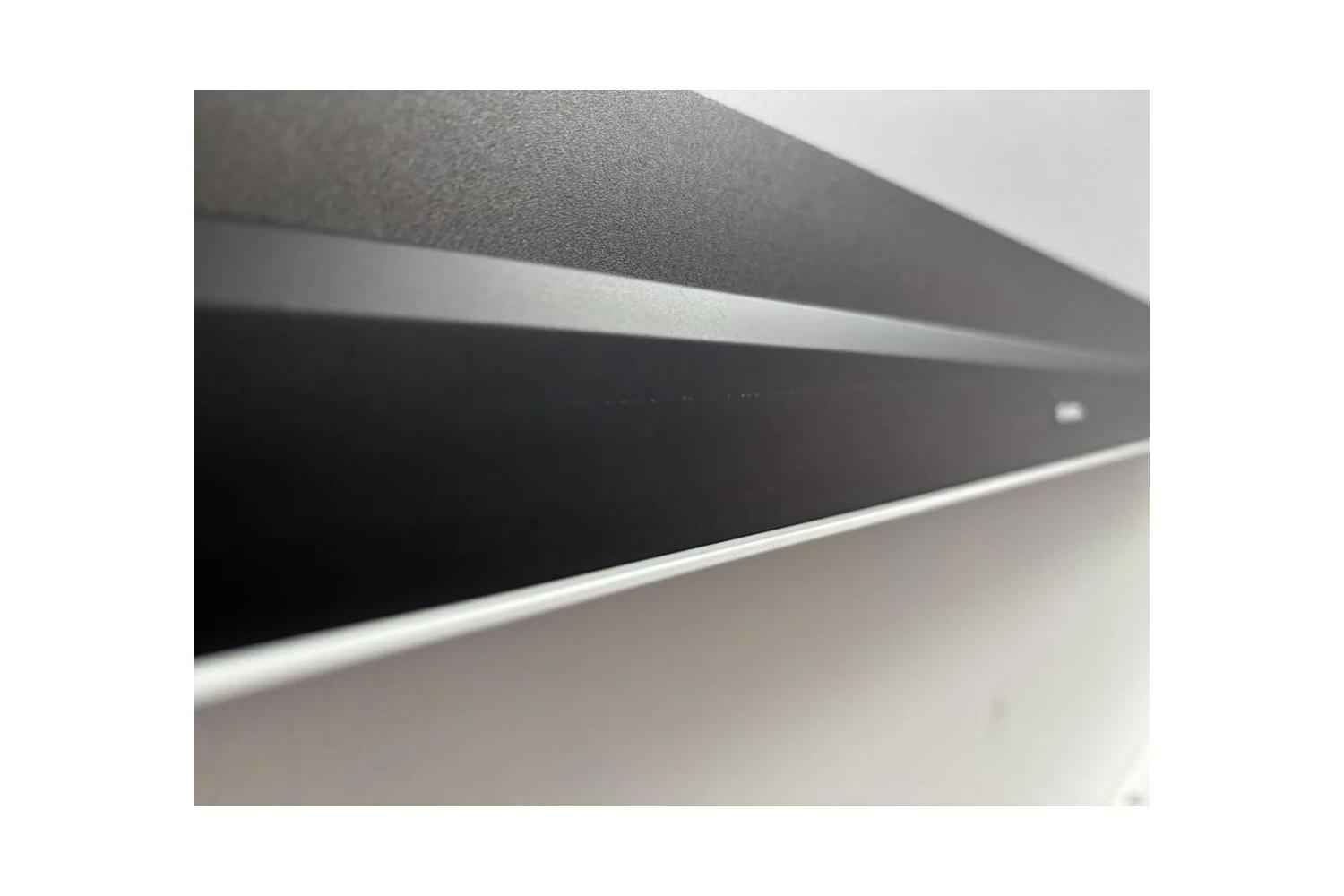 B-Ware celexon GREYVISION Premium Plus Tension Motorleinwand: Kratzer an der Abschlussleiste