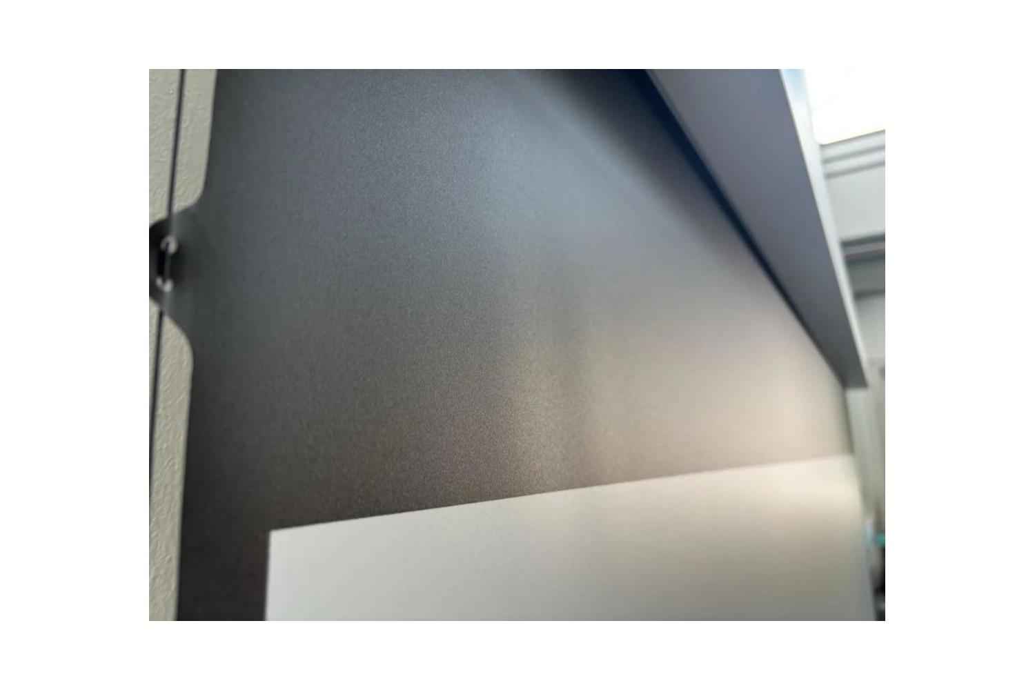 B-Ware celexon GREYVISION Premium Plus Tension Motorleinwand: Leichte Wellen oben links im Tuch