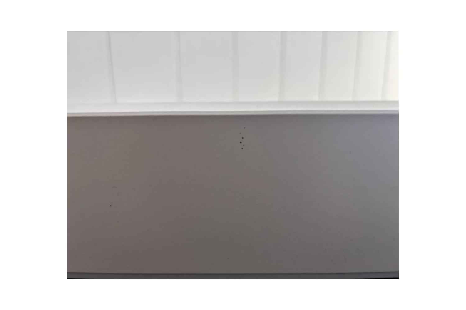 B-Ware celexon GREYVISION Premium Plus Tension Motorleinwand: Kleine Kratzer und Punkte an der Unterseite des Gehäuses