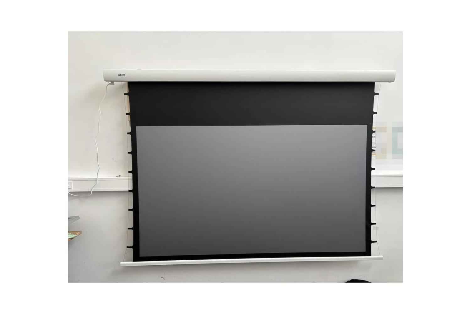 B-Ware DELUXX Cinema Electric Tension Screen Darkvision Motorleinwand 120 Zoll bei unserer Prüfung