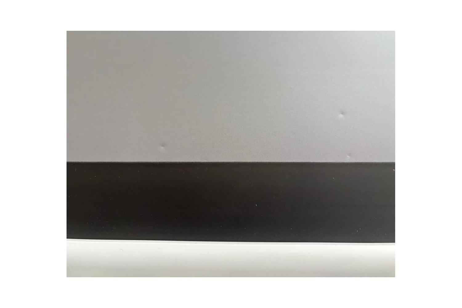 B-Ware DELUXX Cinema Electric Tension Screen: Kleine Dellen am unteren Rand der Bildfläche