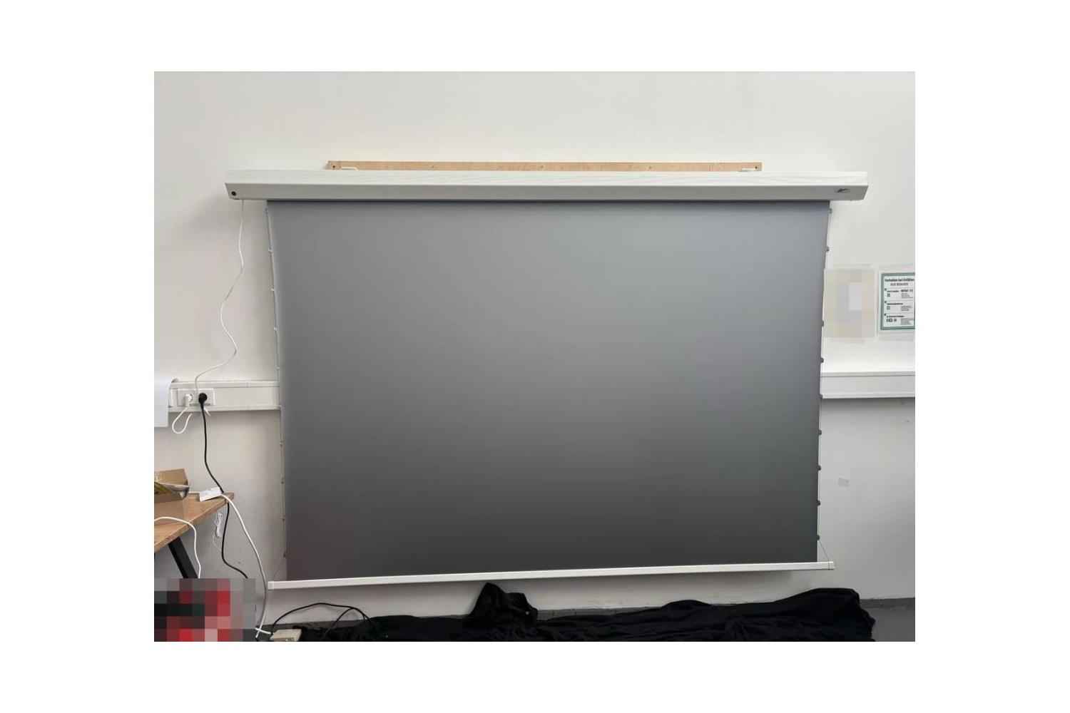 B-Ware Elite Screens DayWalker 2 Tab-Tension CineGrey 4D Motorleinwand 110 Zoll bei unserer Prüfung