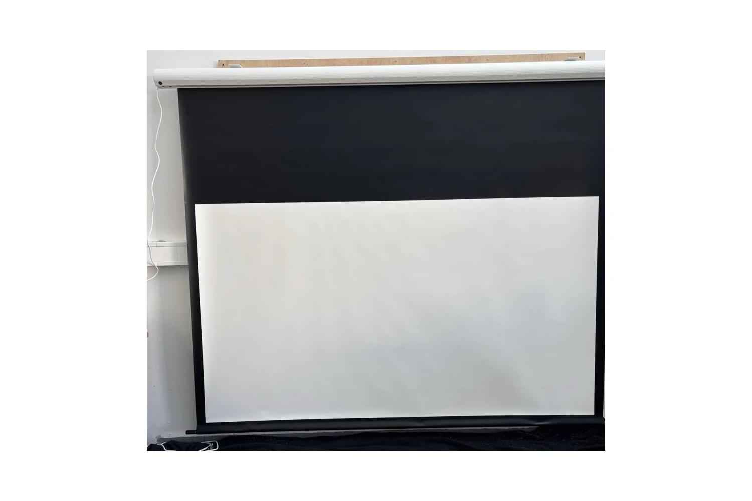 B-Ware Elite Screens Electric Screen Motorleinwand 100 Zoll bei unserer Prüfung