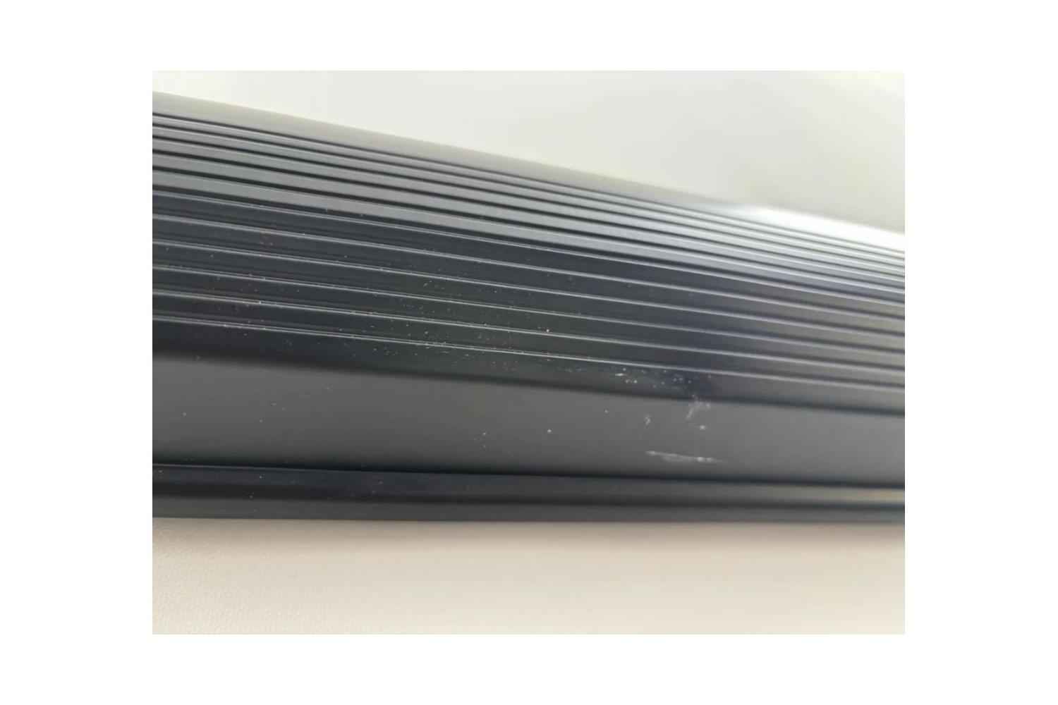 B-Ware Elite Screens Saker Tab Tension MaxWhite: Kleine Delle mit hellen Kratzern am Gehäuse