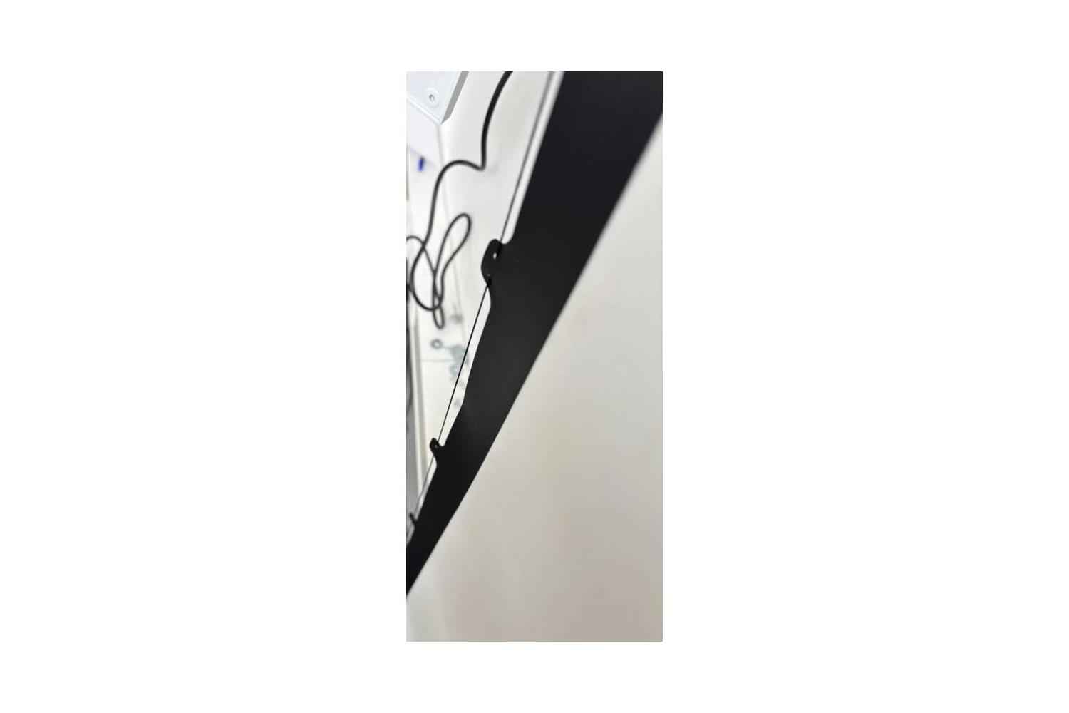 B-Ware Elite Screens Saker Tab Tension MaxWhite: Der linke Rand des Tuchs biegt sich leicht