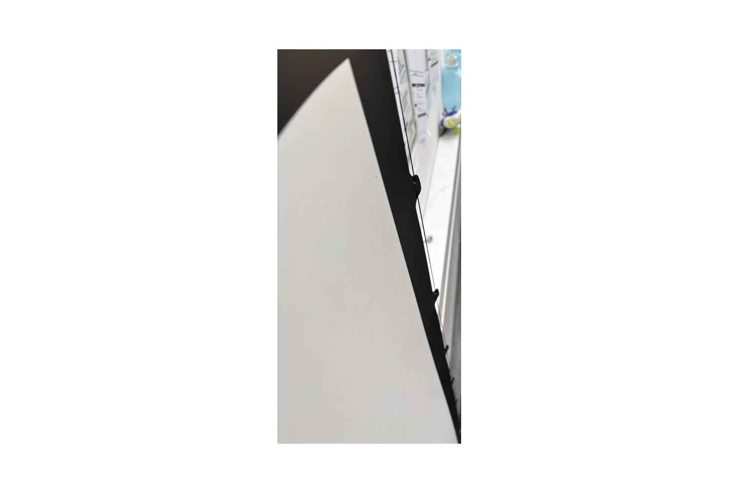 B-Ware Elite Screens Saker Tab Tension MaxWhite: Der rechte Rand des Tuchs biegt sich leicht