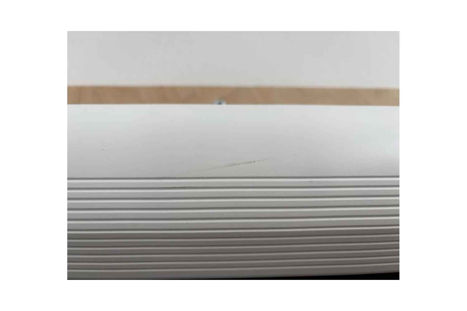 B-Ware Elite Screens Electric Screen: Leichter Kratzer oben auf dem Gehäuse