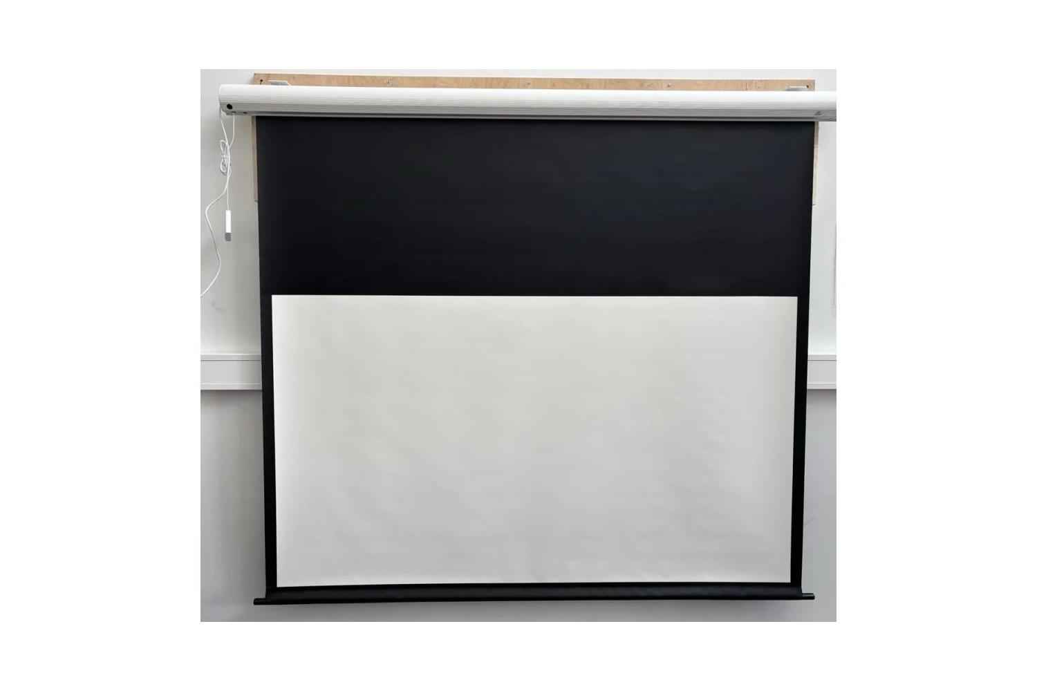 B-Ware Elite Screens Electric Screen Motorleinwand 84 Zoll bei unserer Prüfung