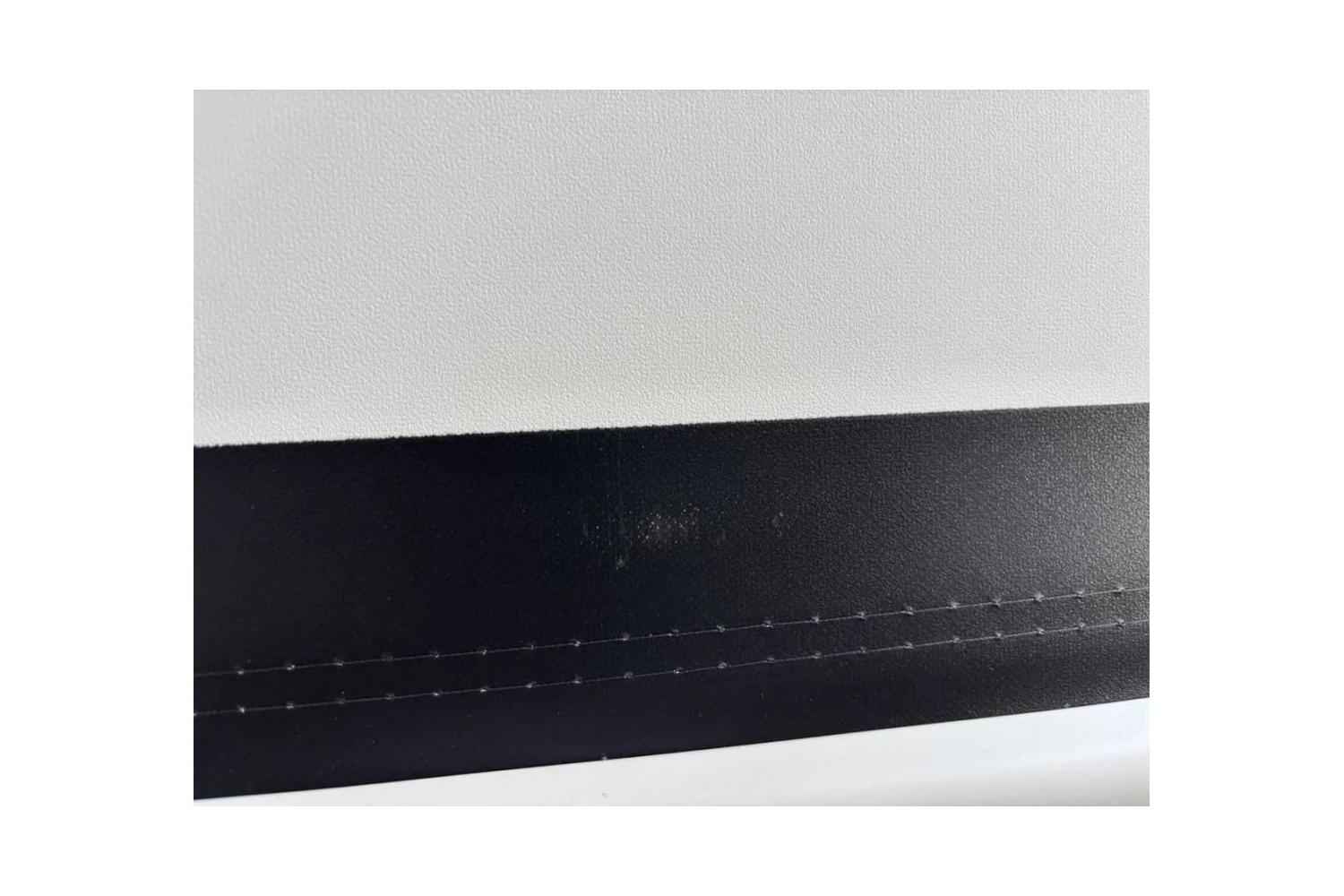 B-Ware Elite Screens Tension Electric Screen: Kleiner heller Fleck im schwarzen Rand unten im Tuch