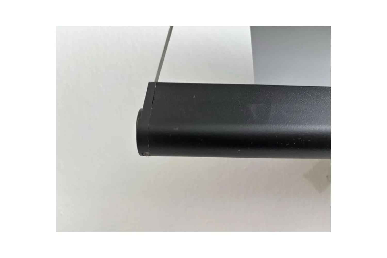 B-Ware LS Screens ApolloMotion: Kleiner Fleck am linken Ende der Abschlussleiste