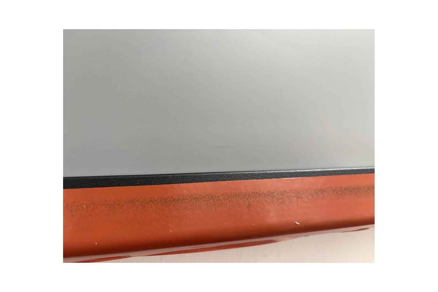 B-Ware LS Screens ApolloMotion: Leichter Fleck im Tuch knapp über der Abschlussleiste
