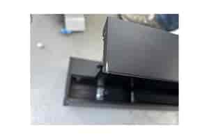 B-Ware celexon CLR HomeCinema Plus: Kratzer und Abplatzer am rechten Ende der Oberleiste