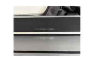 B-Ware celexon CLR HomeCinema Plus: Kratzer an der Innenseite des schwarzen Gehäuses