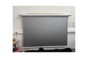B-Ware Elite Screens DayWalker 2 Tab-Tension CineGrey 4D Motorleinwand 110 Zoll bei unserer Prüfung