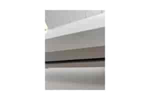 B-Ware Elite Screens DayWalker 2 Tab-Tension CineGrey 4D: Kleiner Kratzer an der Unterkante des Gehäuses rechts