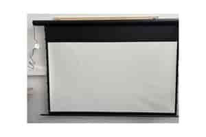 B-Ware Elite Screens Saker Tab Tension MaxWhite Motorleinwand 110 Zoll bei unserer Prüfung