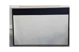 B-Ware Elite Screens Manual HT Screen Rolloleinwand 120 Zoll bei unserer Prüfung