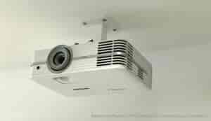 Deckenhalter ARMSTRONG mit UHD 40