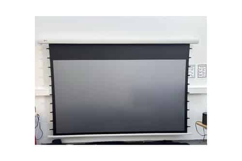 B-Ware DELUXX Cinema Electric Tension Screen Darkvision Motorleinwand 120 Zoll bei unserer Prüfung