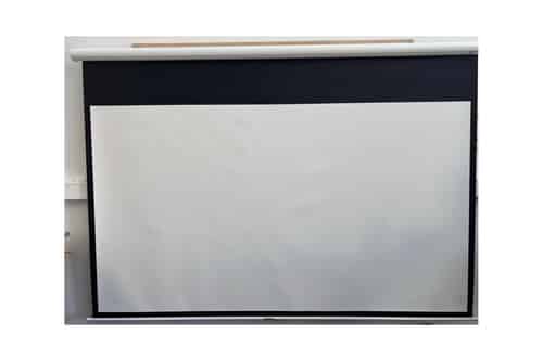 B-Ware Elite Screens Manual HT Screen Rolloleinwand 120 Zoll bei unserer Prüfung
