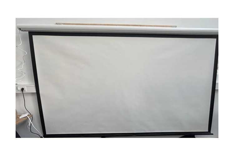 B-Ware: Elite Screens Saker MaxWhite Motorleinwand 135 Zoll