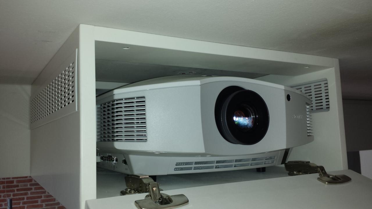 Sony HW 55 in weiß versteckt 3