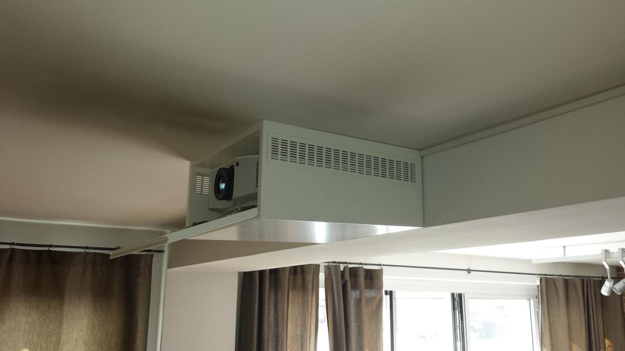 Sony HW 55 in weiß versteckt 4