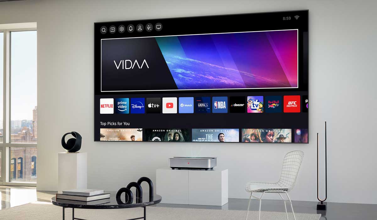 Beamer projiziert Streaming-Dienste auf Leinwand.