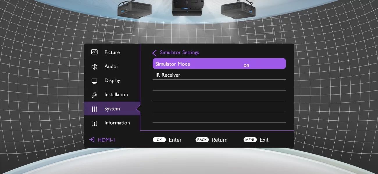 Beamer-Menü mit Simulator-Einstellungen auf Bildschirm.