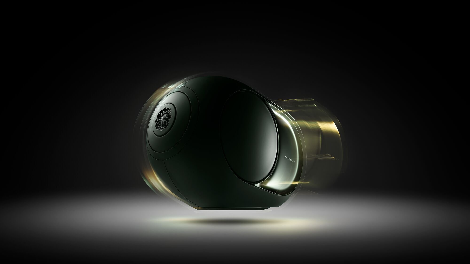 Futuristischer Lautsprecher mit elegantem Design.
