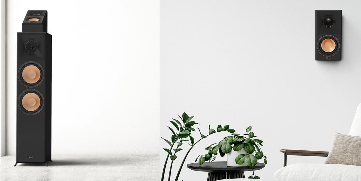 Lautsprecher in modernem Wohnzimmer-Design.