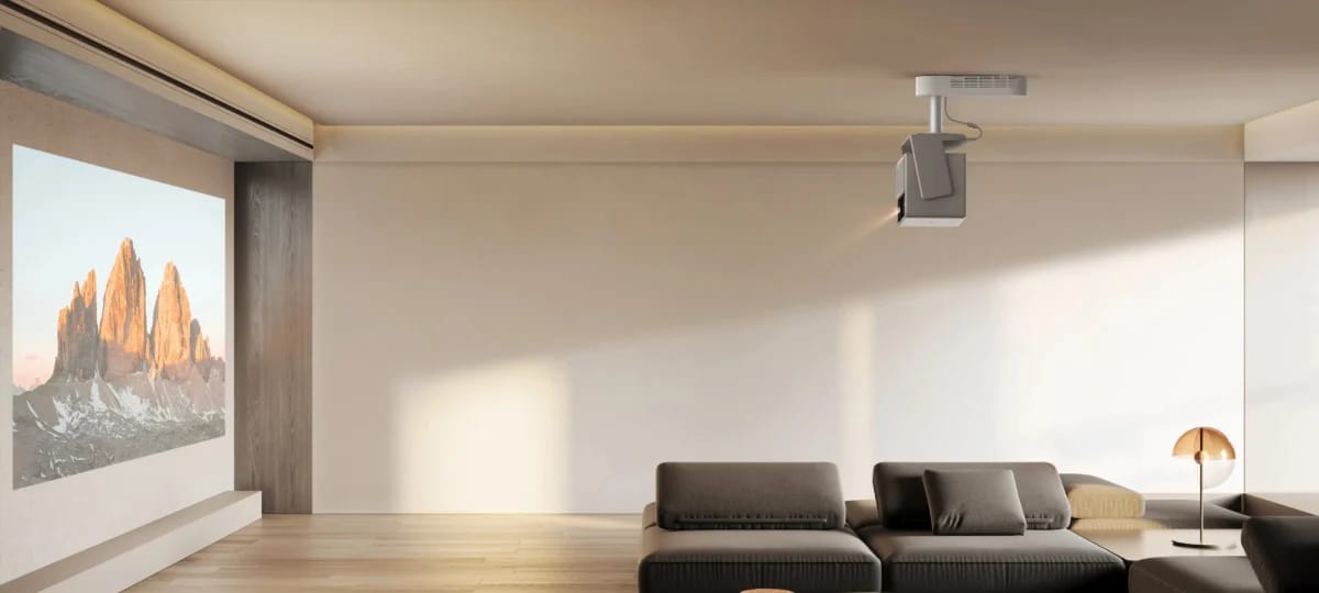 Wohnzimmer mit Leinwand und XGIMI-Beamer an der XGIMI Deckenhalterung