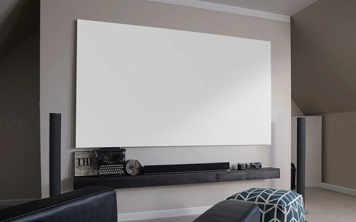Elite Screens Aeon CineWhite ohne Blende im Heimkino