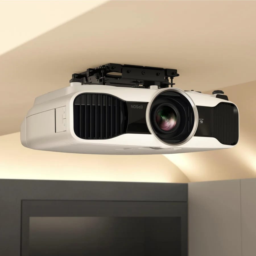 Epson ELPMB30 in Schwarz ohne Abdeckung mit Epson-Beamer an der Decke