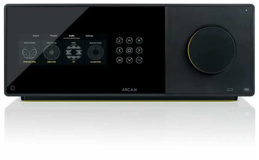 ARCAM Radia AVA15 mit Menü auf dem Farbdisplay