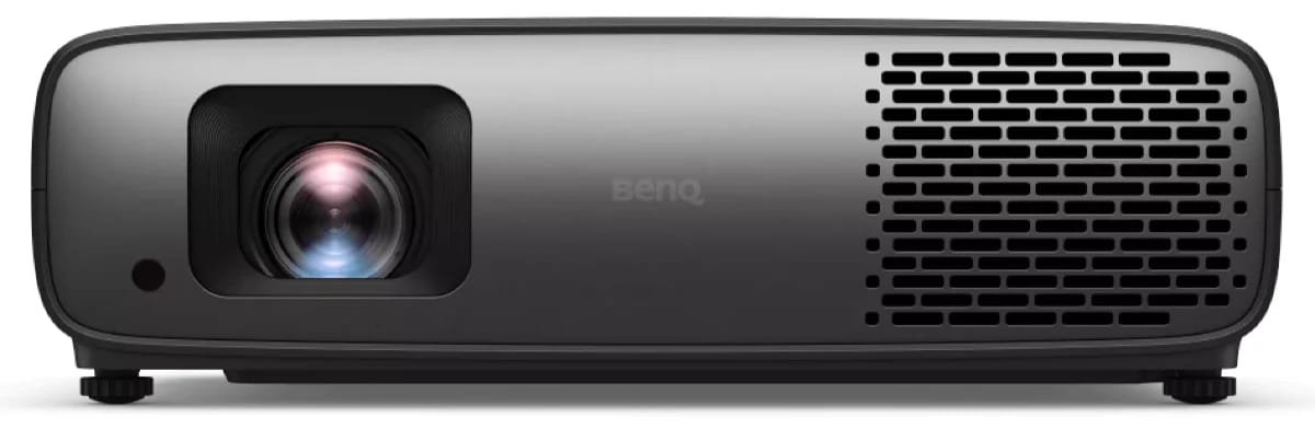 BenQ W4100i von vorn mit Objektiv