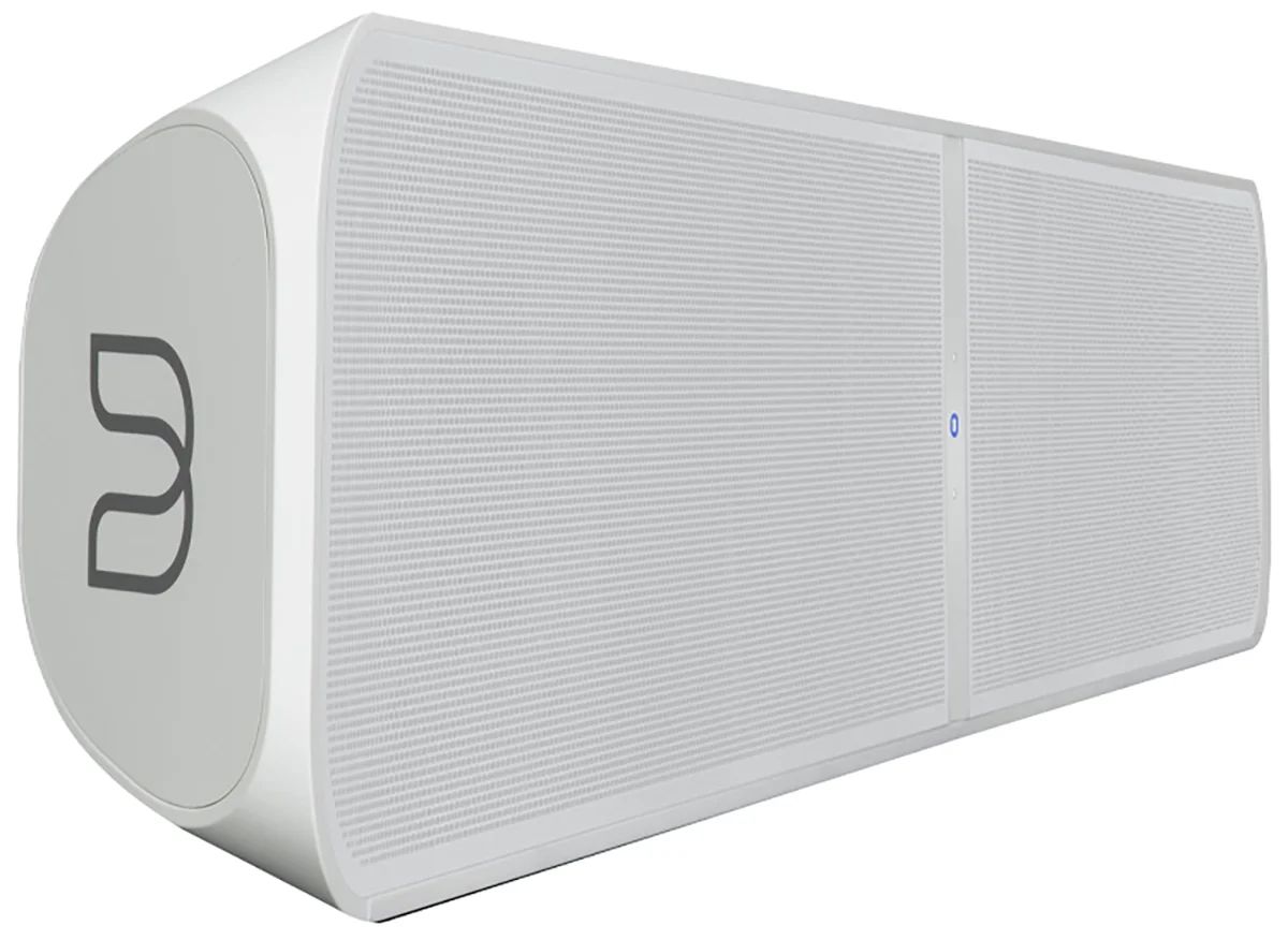 Bluesound PULSE SOUNDBAR+ in Weiß, schräg von vorn