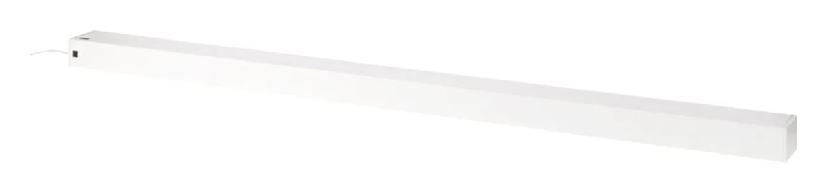 Eingefahrene Bodenleinwand mit weißem Gehäuse