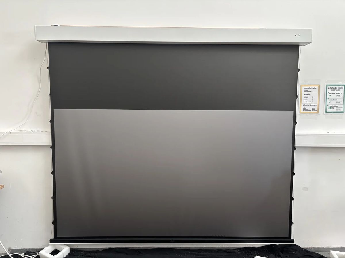B-Ware celexon DARKVISION ALR Premium Plus Tension Motorleinwand 100 Zoll bei unserer Prüfung