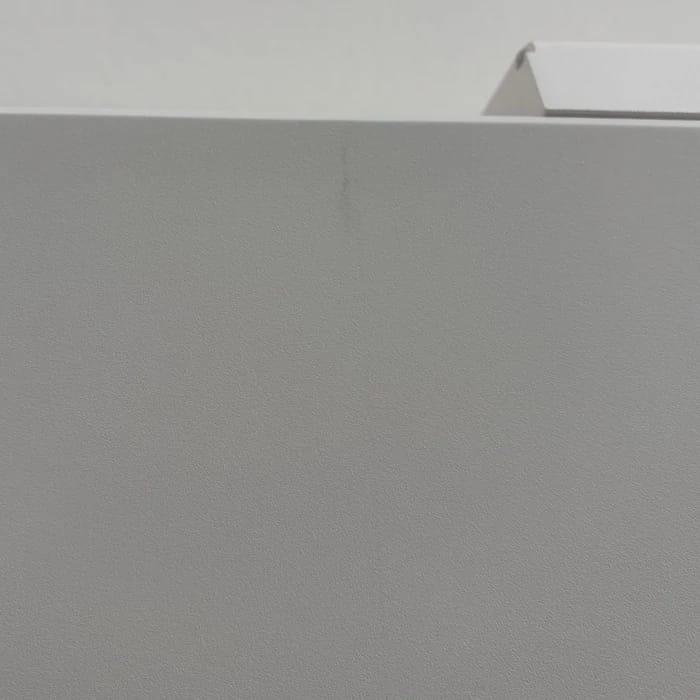 Leichter Kratzer am Gehäuse