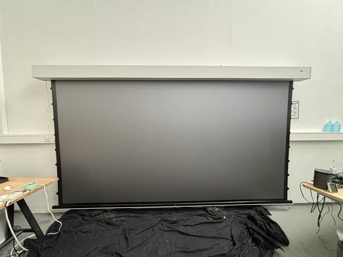 B-Ware celexon DARKVISION ALR Premium Plus Tension Motorleinwand 150 Zoll bei unserer Prüfung