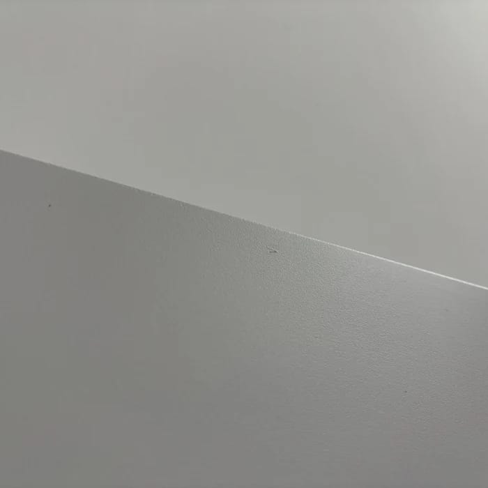 Leichter Kratzer am Gehäuse
