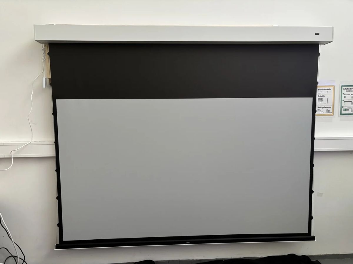 B-Ware celexon GREYVISION Premium Plus Tension Motorleinwand 100 Zoll bei unserer Prüfung