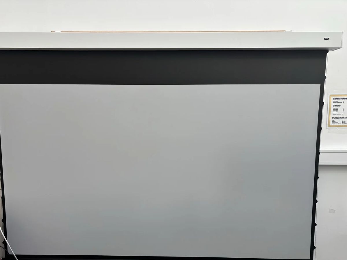 B-Ware celexon GREYVISION Premium Plus Tension Motorleinwand 120 Zoll bei unserer Prüfung