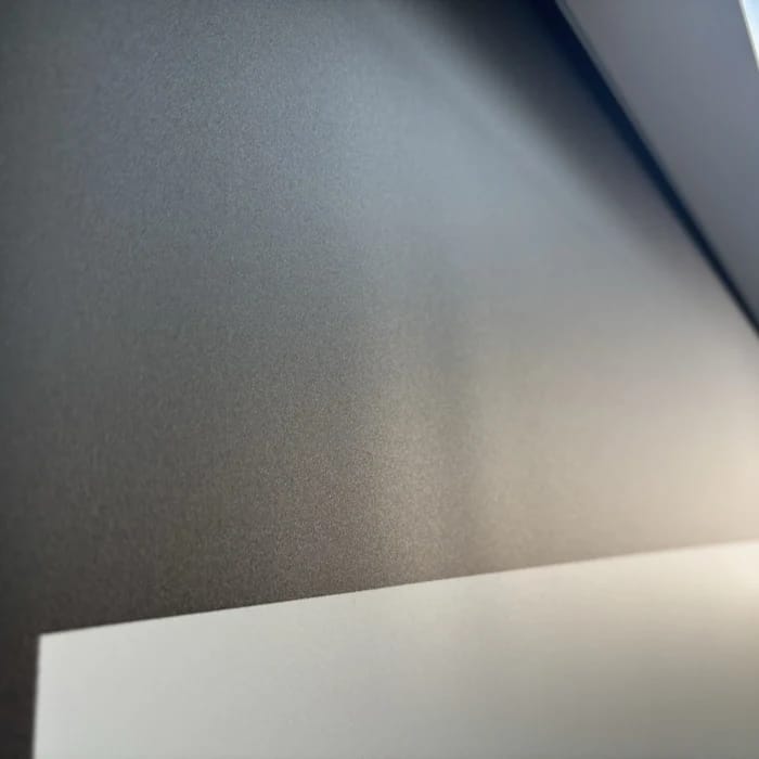 Leichte Wellen oben links im Tuch